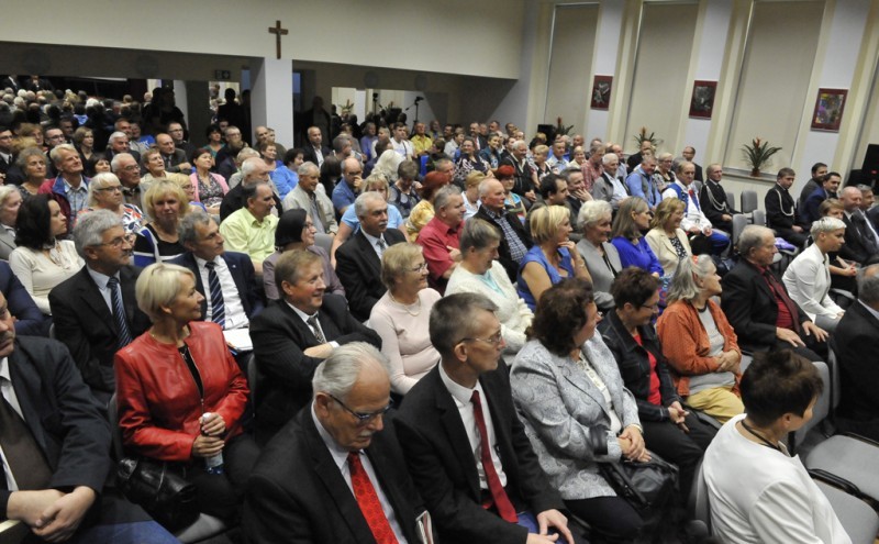 Mieszkańcy na uroczystości otwarcia domu kultury, fot. Bogdan Szczupaj